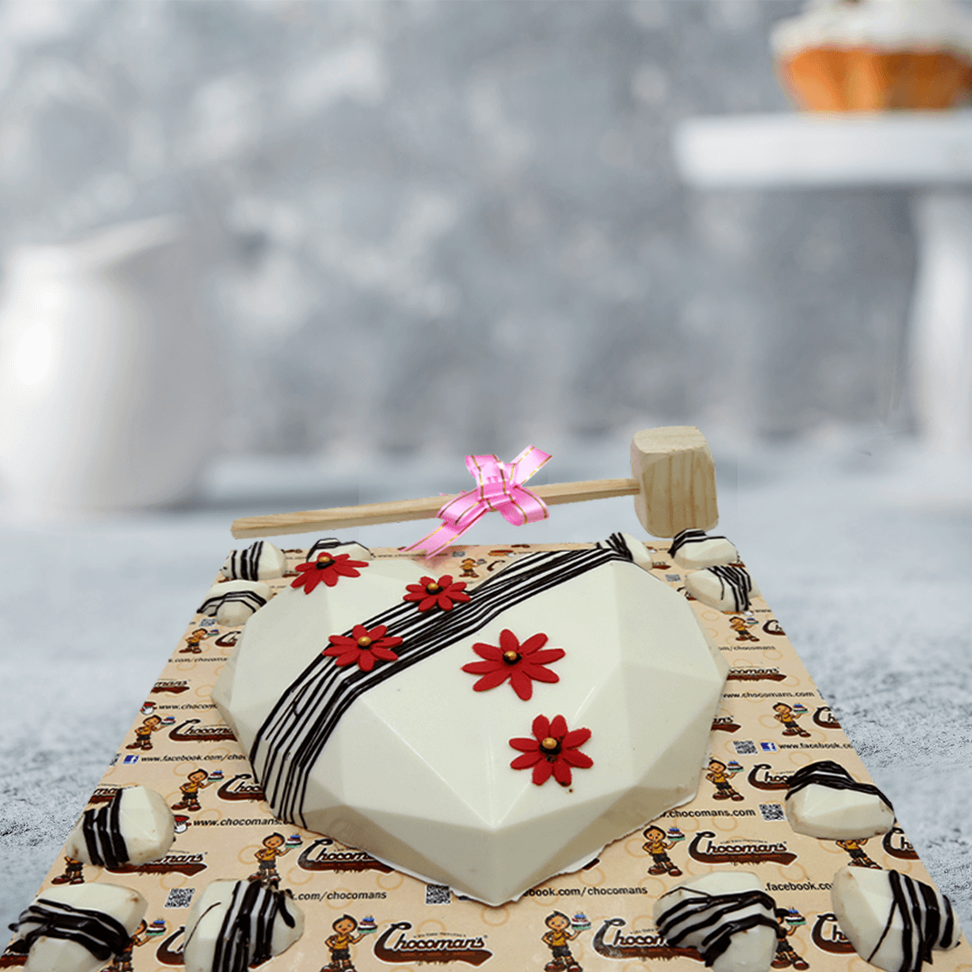 Pinata White Heart Cake (750 Grams)