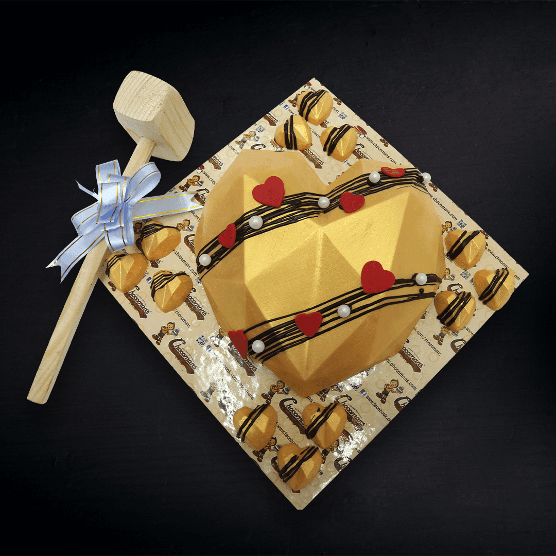 Pinata Gold Heart Cake (750 Grams)
